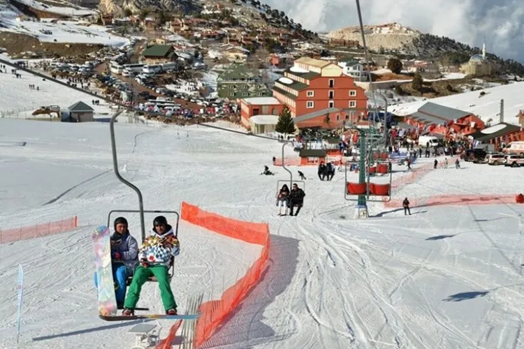 Antalya yılbaşı tatilinde kayak tutkunlarını da ağırlayacak