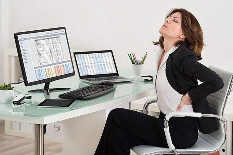 Masa başı çalışanlara düzenli egzersiz önerisi