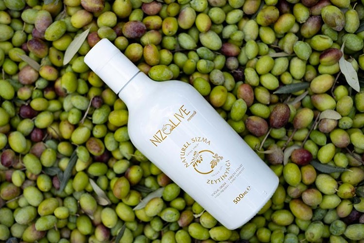 2022 yılının erken hasat ilk zeytinyağları gelmeye başladı