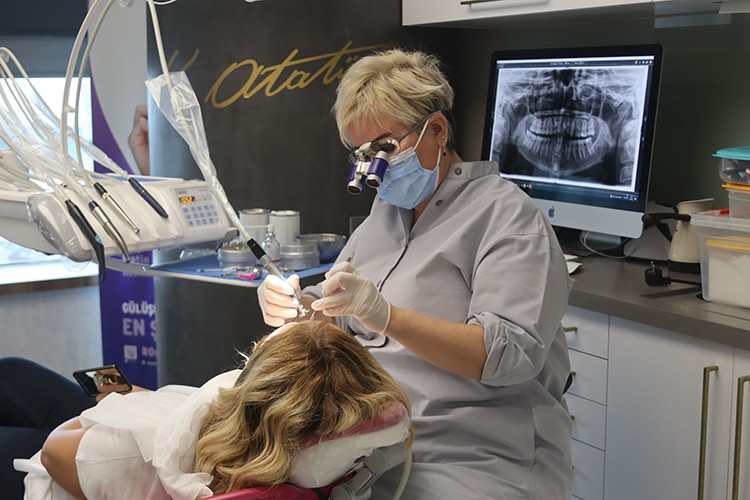 Dijital diş hekimliğiyle biyolojiyi koruyan implant