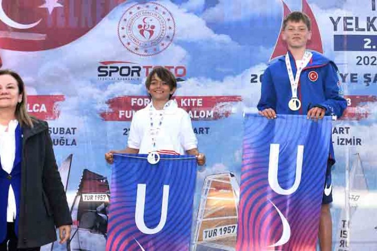 Sarp Şarlı Rüzgar Sörfünde Türkiye Şampiyonu Oldu