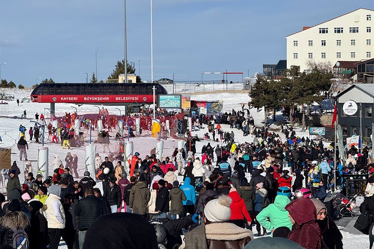 Yeni yılın ilk gününde 110 bin ziyaretçiyi ağırladı