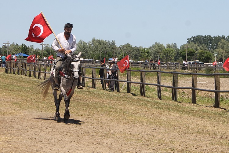 Samsun'da Geleneksel Rahvan At Yarışları gerçekleştirildi