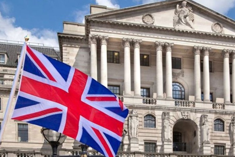İngiltere faizi sabit tuttu