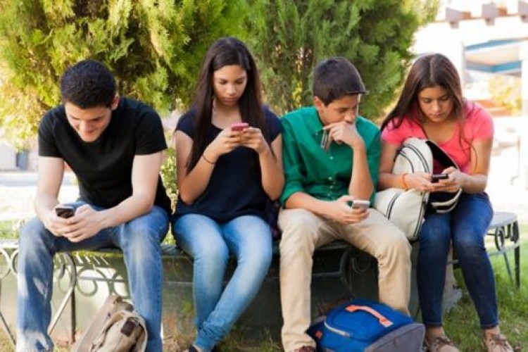 Üsküdar Üniversitesi'nden "gençlere yönelik" mesajlar