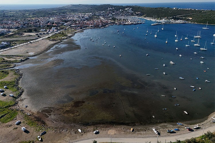 Seferihisar'da deniz yaklaşık 200 metre çekildi