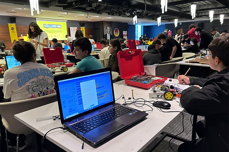 Geleceğin mucitleri için ilk adım Hackidhon 2025 başlıyor