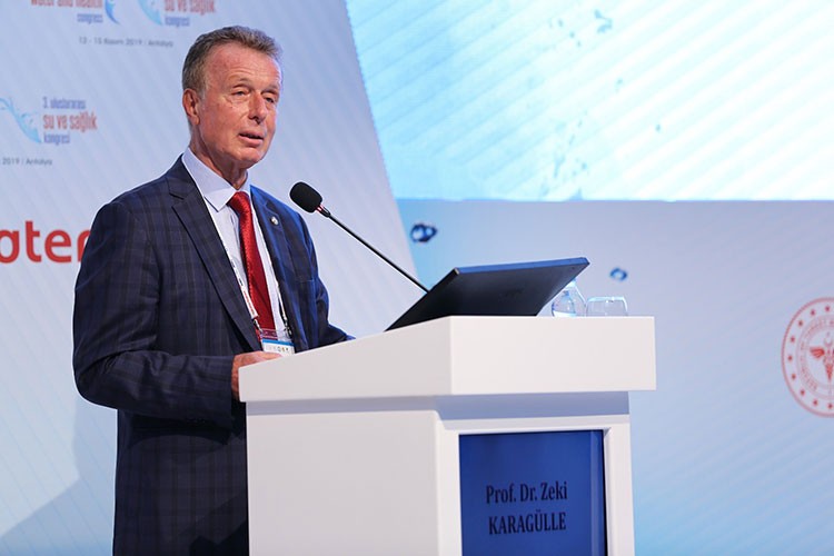 Hamilelikte bol su tüketimi büyük önem taşıyor