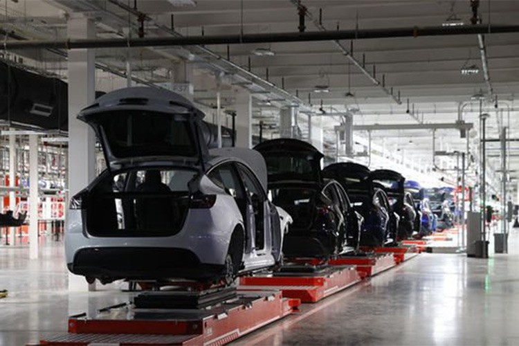 Tesla, Şanghay'da 3 milyonuncu aracı üretti
