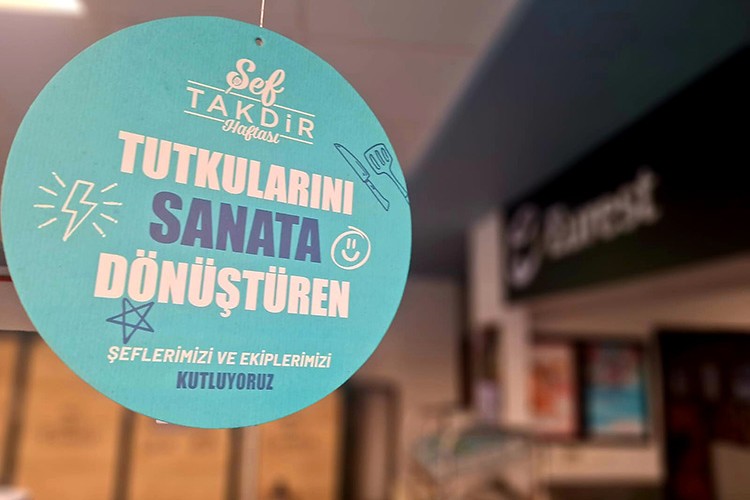 Şeflerini onurlandıran kutlama