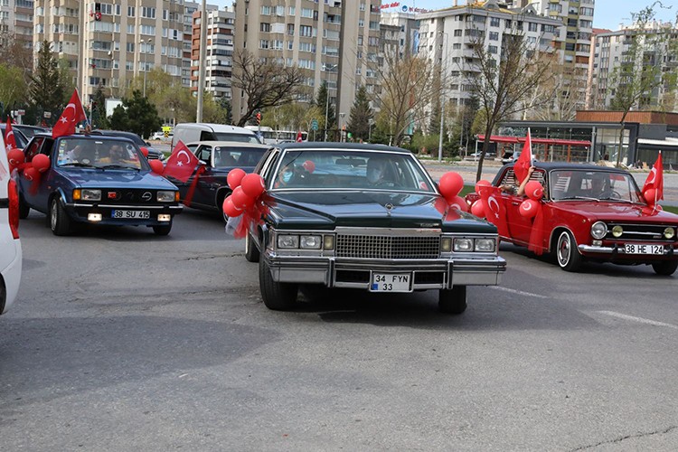 Çocuklar için renkli 23 Nisan eğlencesi