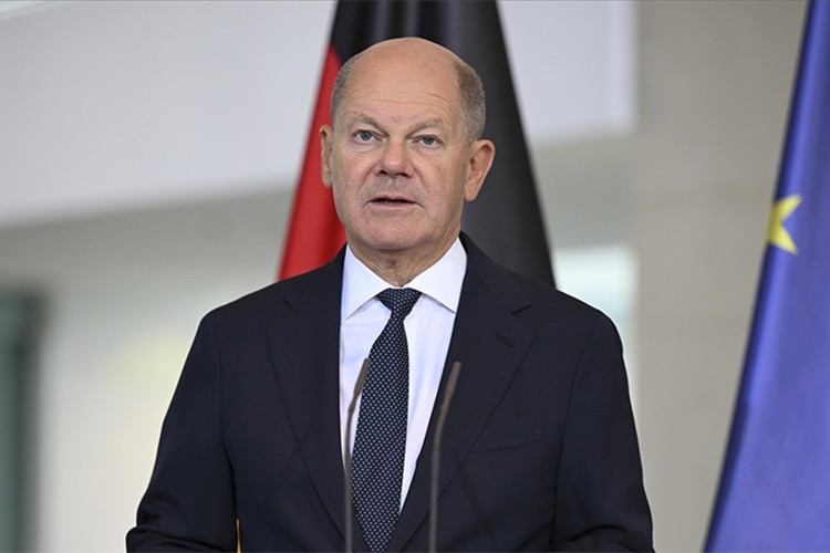 Scholz'dan Çin'e elektrikli araç çağrısı