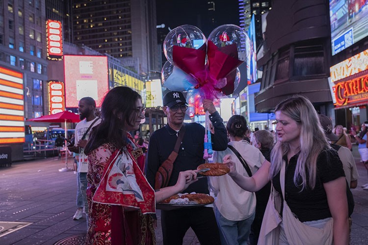 Türk simidi ve çayı, Times Meydanı'na taşındı