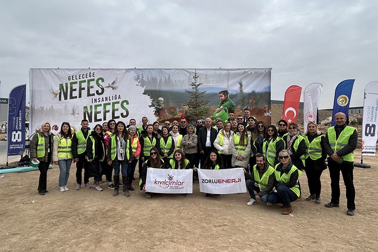 Zorlu Enerji çalışanları 450 fidanı toprakla buluşturdu