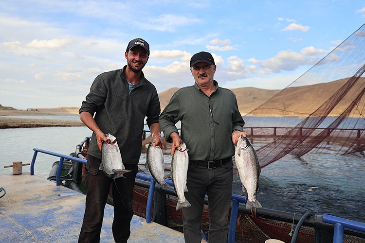 Türk somonlarının Rusya'daki sofralara yolculuğu başladı