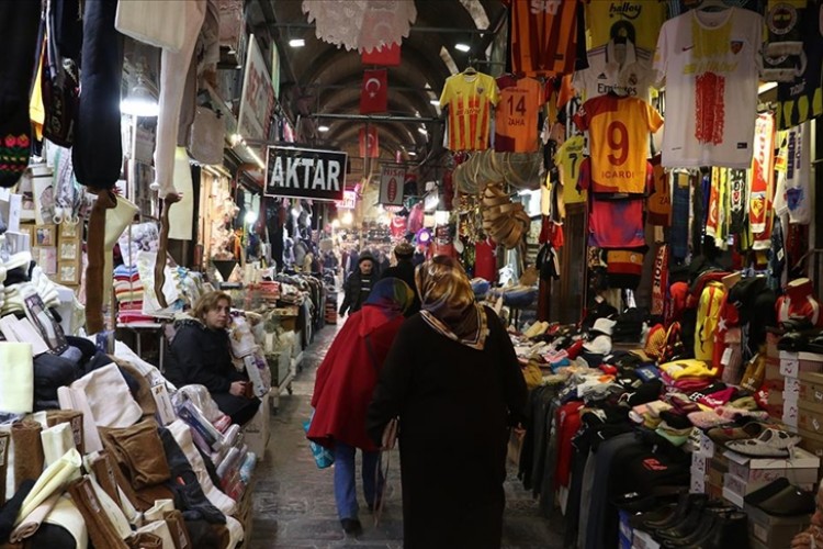 Sekiz asırlık Kapalı Çarşı AVM'lere direniyor