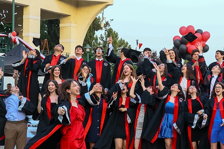 Tevitöl mezunlarını geleceğe uğurluyor