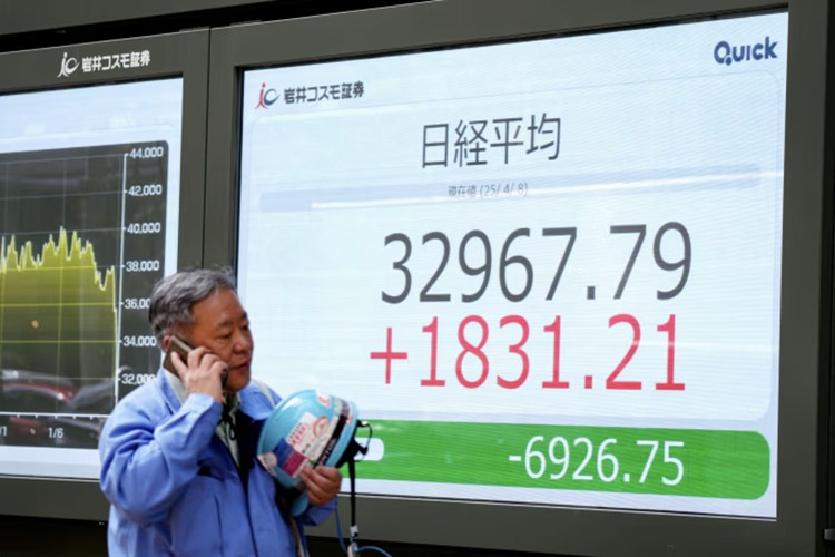 Japon borsası genel seçim söylentilerini rekorla karşıladı