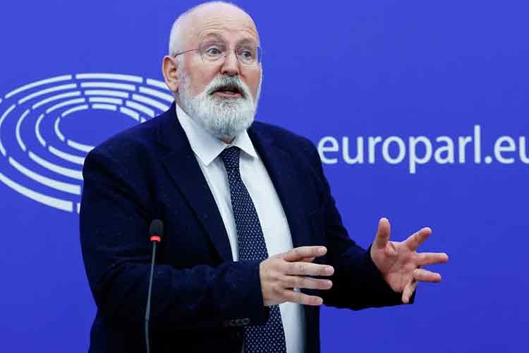 Timmermans, Hollanda'daki seçimlere katılmak için istifa etti