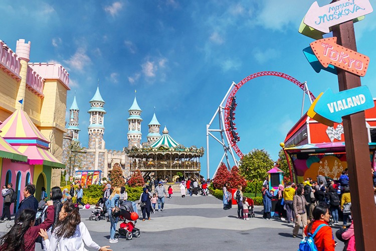 Vialand Temapark öğretmenleri unutmadı