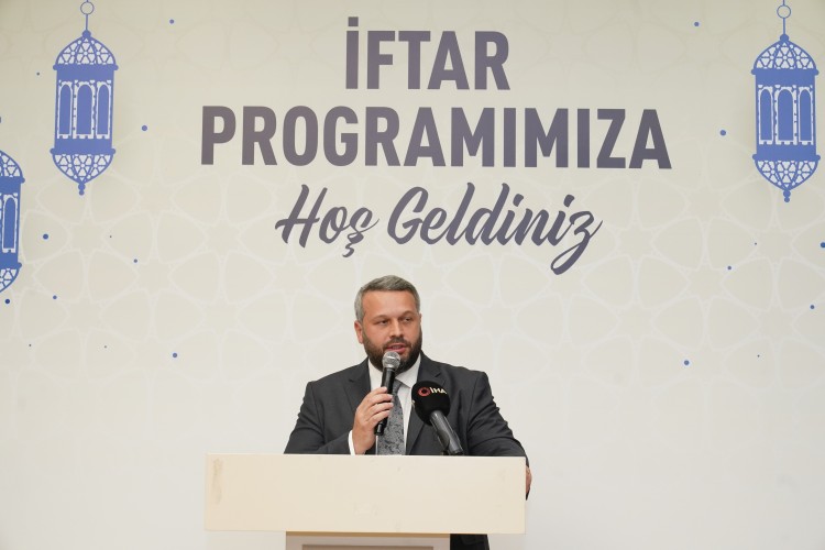 İSTANBUL ÜSKÜDAR'DA DEMOKRAT PARTİLİ 600 ÜYE AK PARTİ'YE GEÇTİ