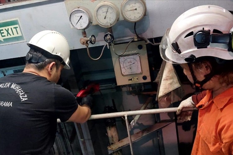 Aliağa Limanı'nda 40 metrik ton kaçak akaryakıta el konuldu