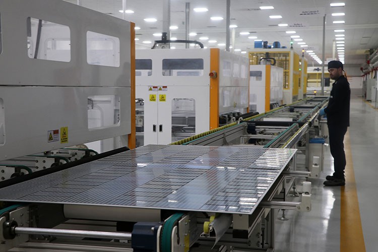 Manisa'da üretilen güneş panelleri ABD pazarına açılıyor