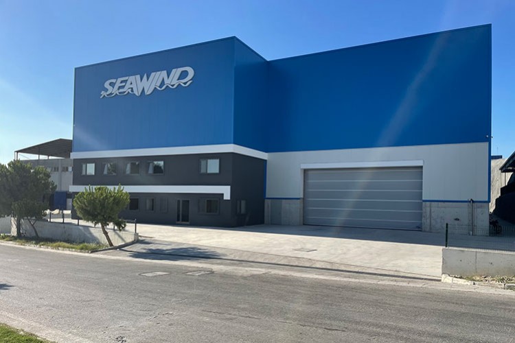 Katamaran üretimine İzmir'de başlandı