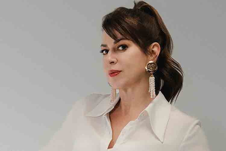 İpek Tuzcuoğlu'ndan sevenlerine müjde