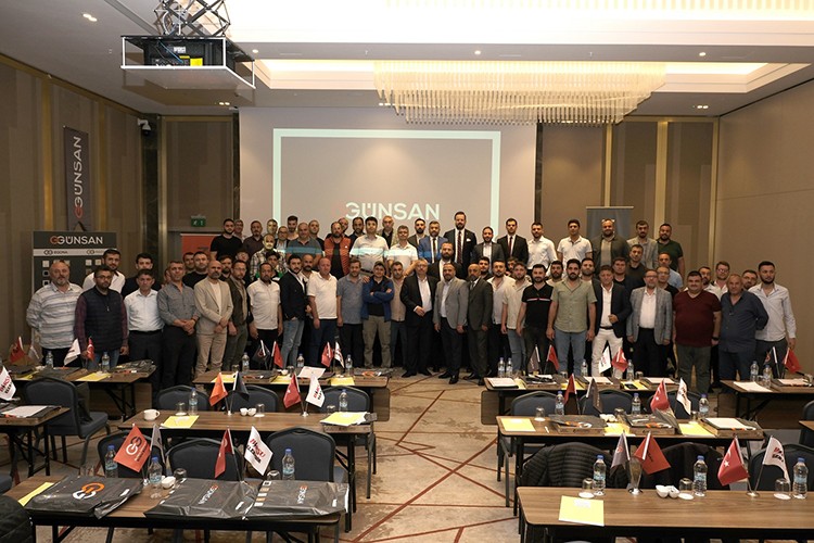 İzmir ve Ankara'da iş ortaklarına seminer verdi