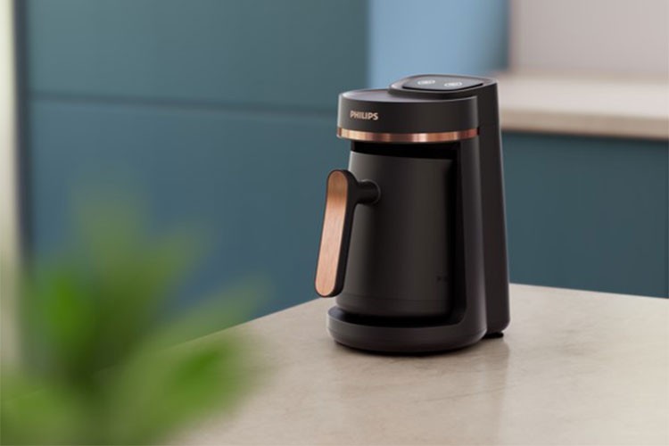 Yeni makinesini kahveseverlerle buluşturuyor