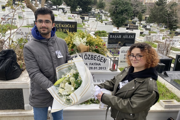 Türk Eğitim Vakfı Türk Müziğinin Usta İsmi Ferdi Özbeğen'i Kabri Başında Andı