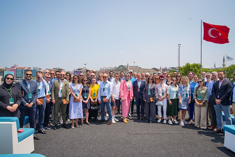 Neova Sigorta, Reasürörleriyle İstanbul Boğazı'nda bir araya geldi