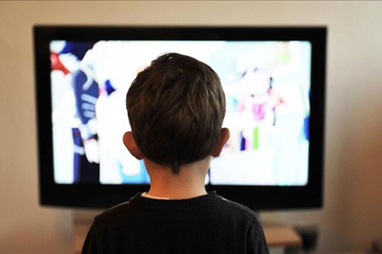 Ekran bağımlılığı çocuklarda konuşma gecikmesine neden oluyor