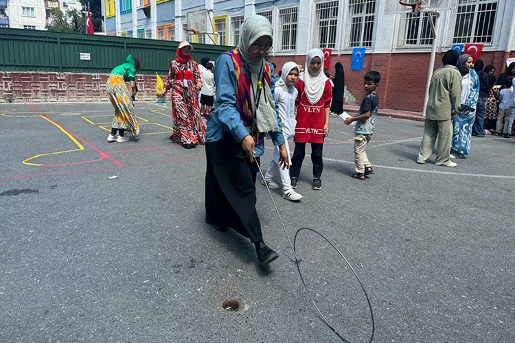 "1. Uygur Sokak Oyunları Şenliği" İstanbul'da düzenlendi