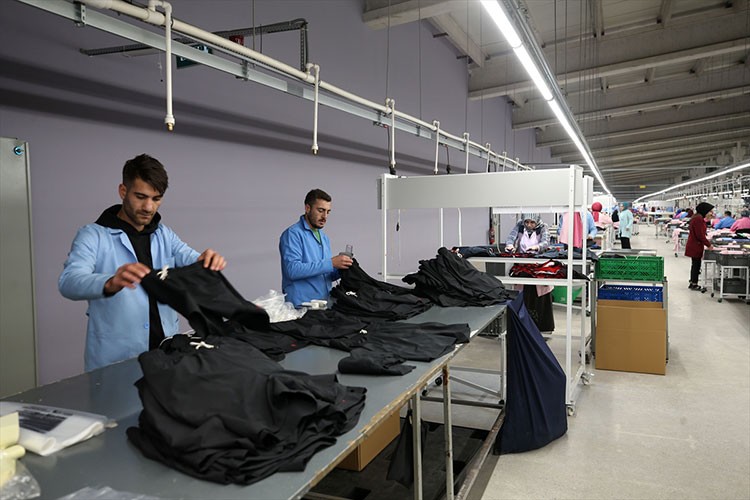 Muş'a yapılan tekstil fabrikaları batıya göçü azalttı
