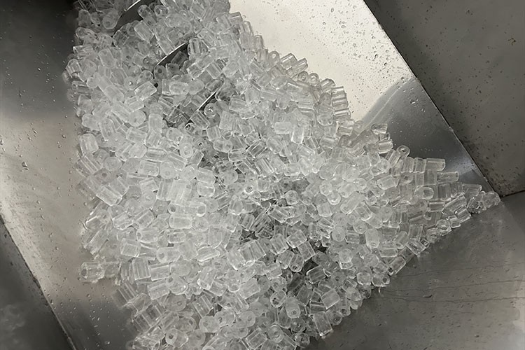 Sağlıksız ortamlarda üretilen buz hastalıklara davetiye çıkarıyor