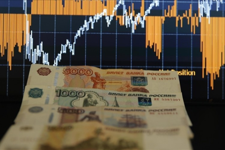 Rusya gümrükten 3,3 trilyon ruble gelir elde etti