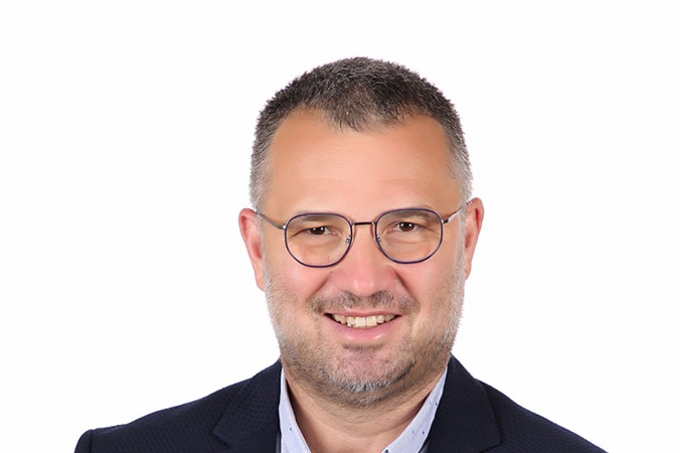 AXA ek hizmetleriyle teması aza indiriyor