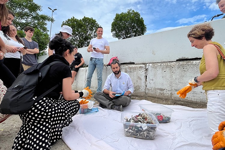 Plastik Kirliliği ile Mücadele için Sahil Sahiplenme Çağrısı