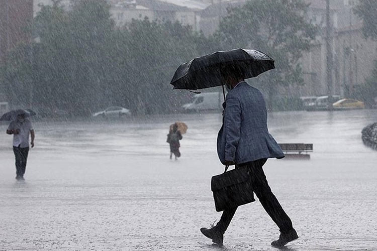 Doğu Karadeniz kıyıları için gök gürültülü sağanak uyarısı