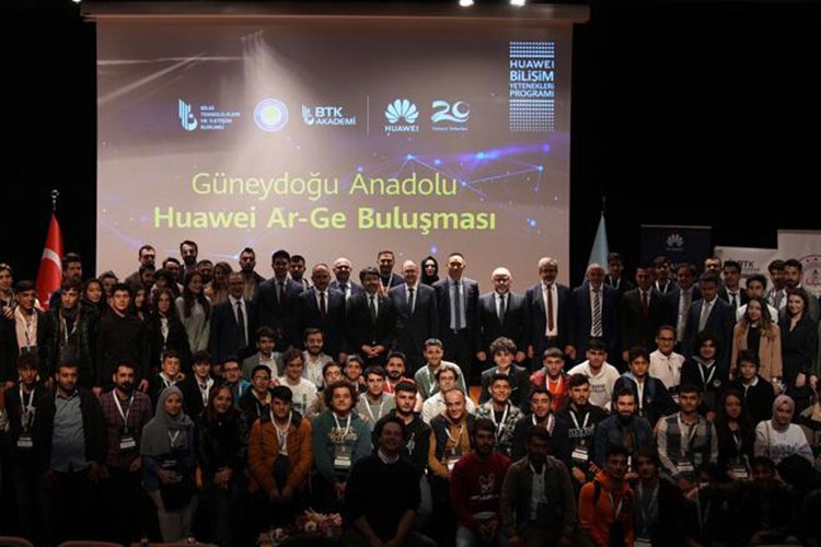 Huawei Ar-Ge Buluşması bu kez Dicle Üniversitesi'nde