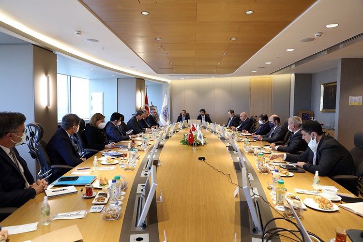 "Sıkı para politikası sürecek"