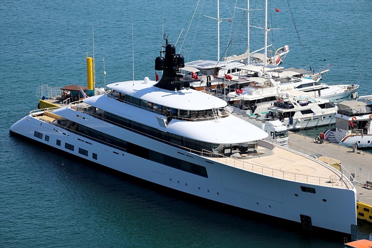 Fethiye'de süper yat Pi'ye yakıt ikmali yapıldı