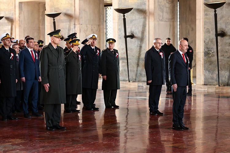 OYAK'tan 65'inci kuruluş yıl dönümünde Anıtkabir'e ziyaret