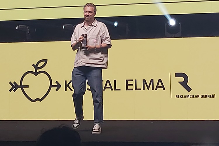 Tuttur ve S Sport Plus'a Kristal Elma'dan iki ödül