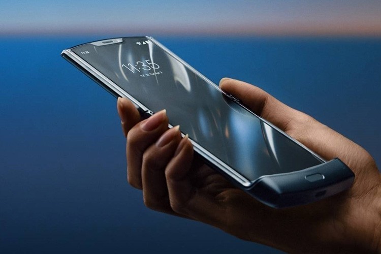 Cep telefonuna 12,8 milyar Dolar