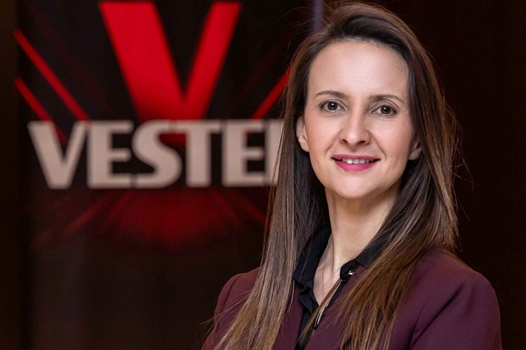 Vestel, Milli yüzücü Kuzey Tunçelli'ye sponsor oldu
