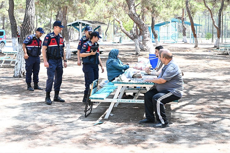 Adana'da jandarma piknik yapanları orman yangınlarına karşı uyardı