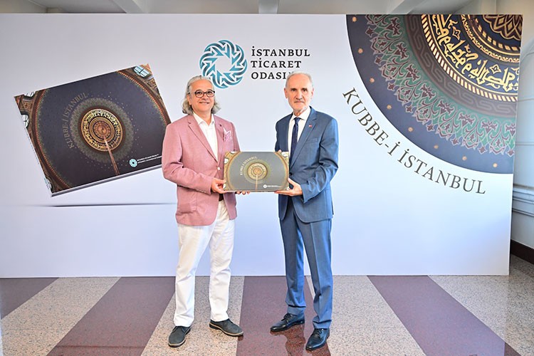 İstanbul'un ihtişamlı kubbeleri kitap oldu